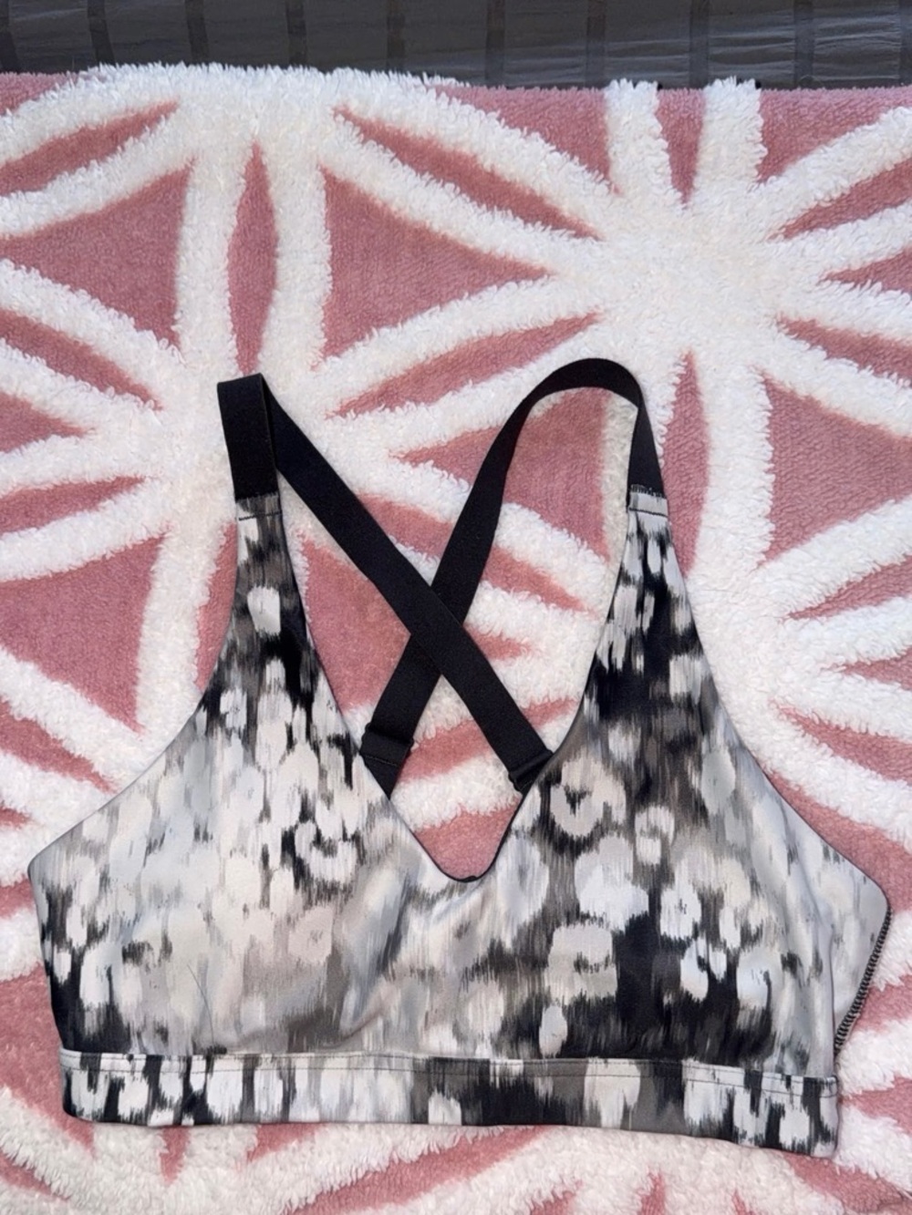 Black & White Patterned Wireless Arie Sports Bra